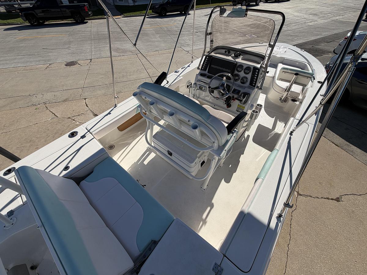 Used 2020 Robalo 226 Cayman