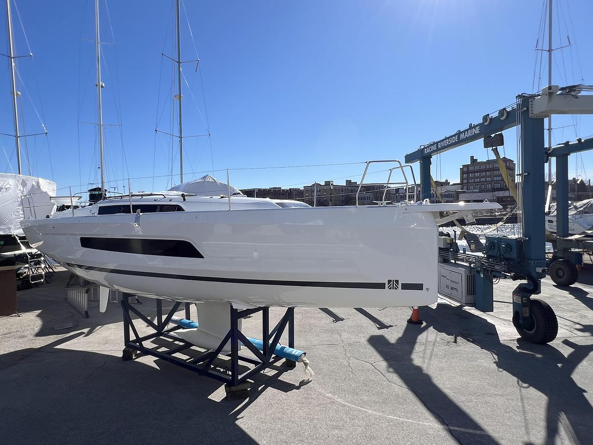 2026 Dufour Yachts D37