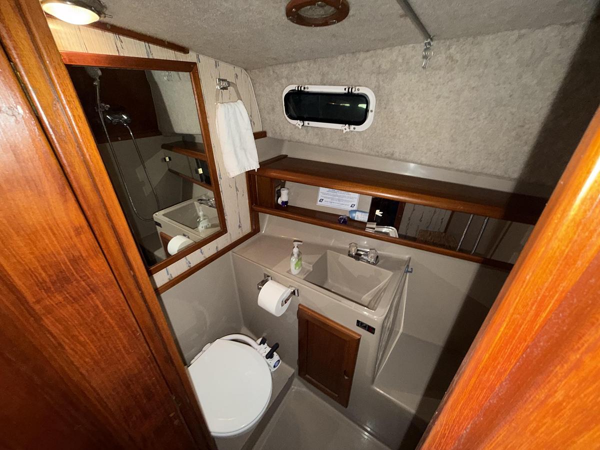 Used 1986 Bayliner 3270
