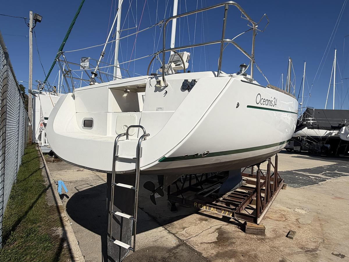 Used 2010 Beneteau Oceanis 34