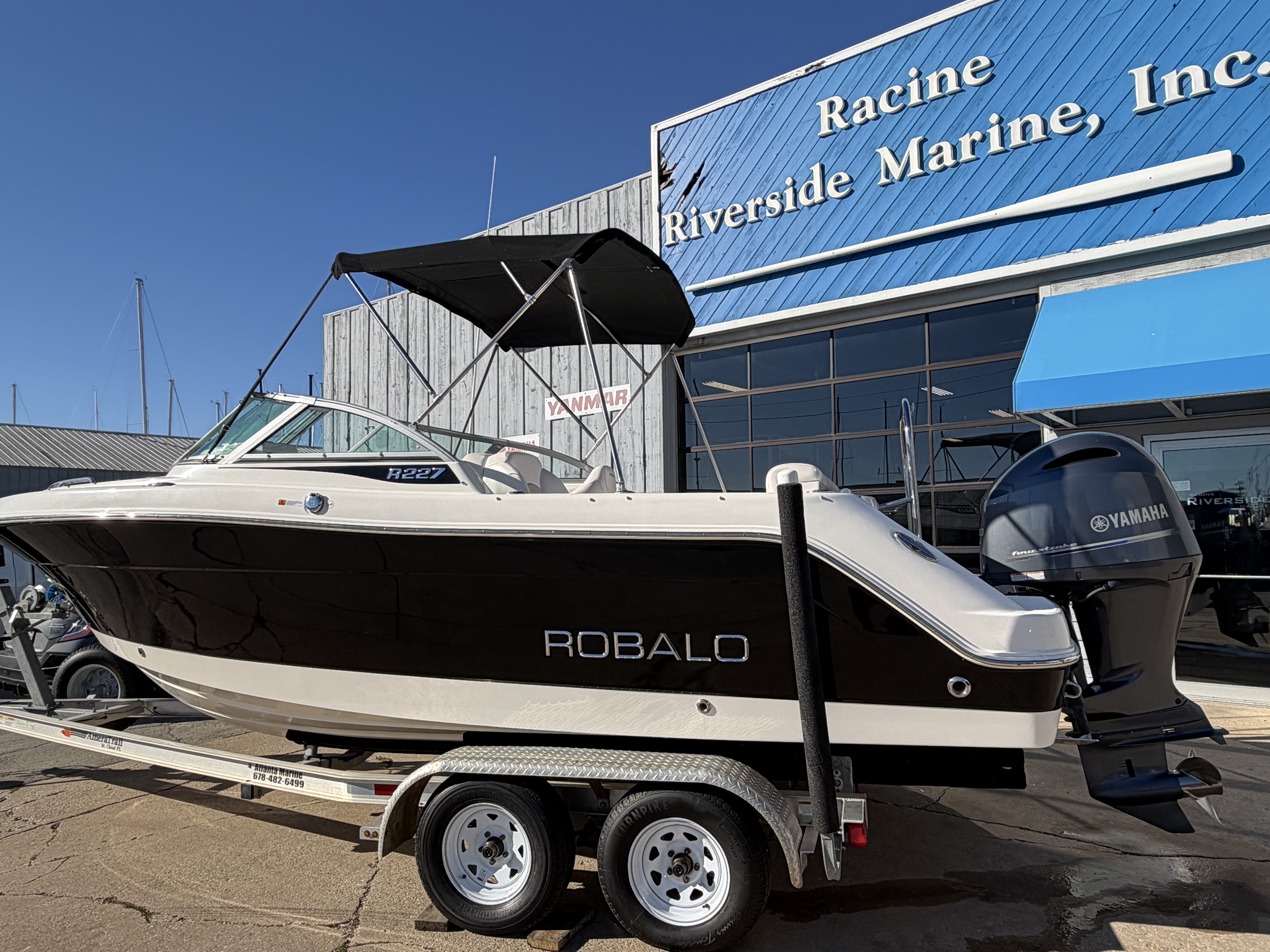 Used 2014 Robalo R227 Dual Console