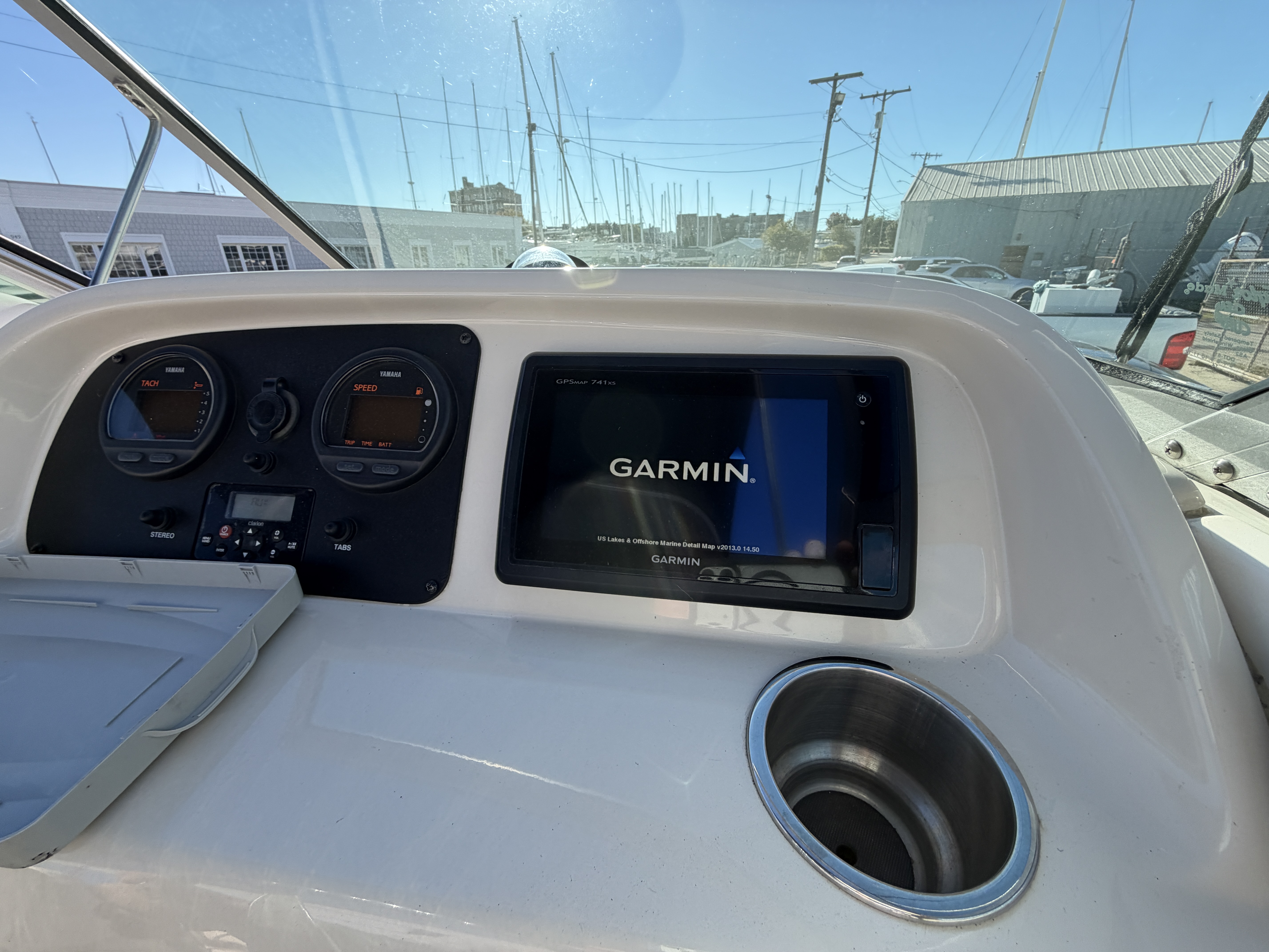 Used 2014 Robalo R227 Dual Console