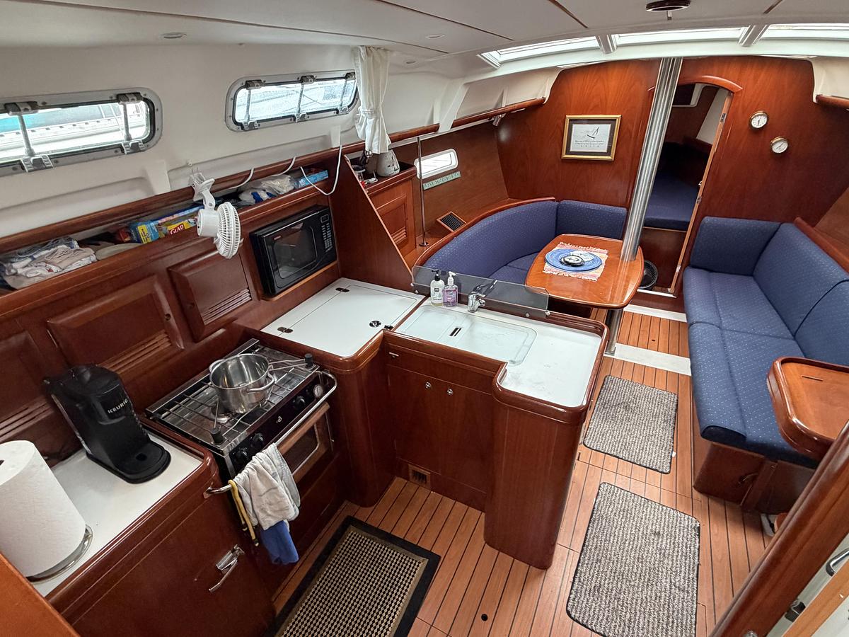 Used 2005 Beneteau 373