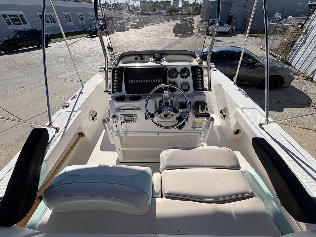 Used 2020 Robalo 226 Cayman
