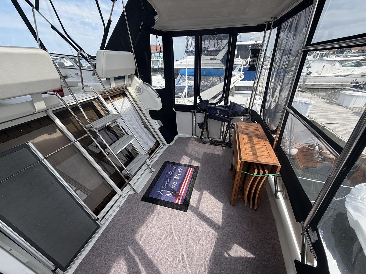 Used 2001 Carver 326 Aft Cabin Motor Yacht