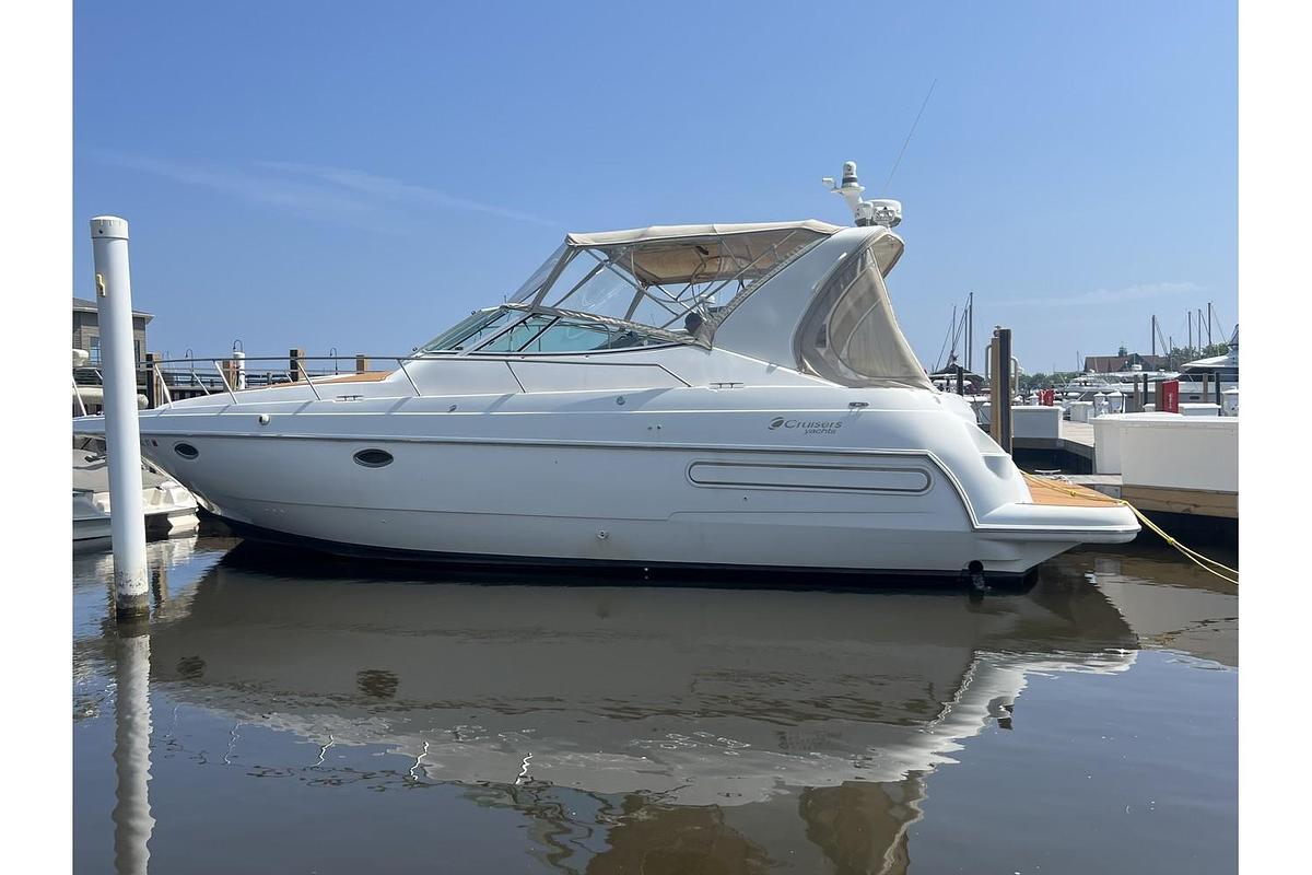 Used 2001 Cruisers Yachts 3672