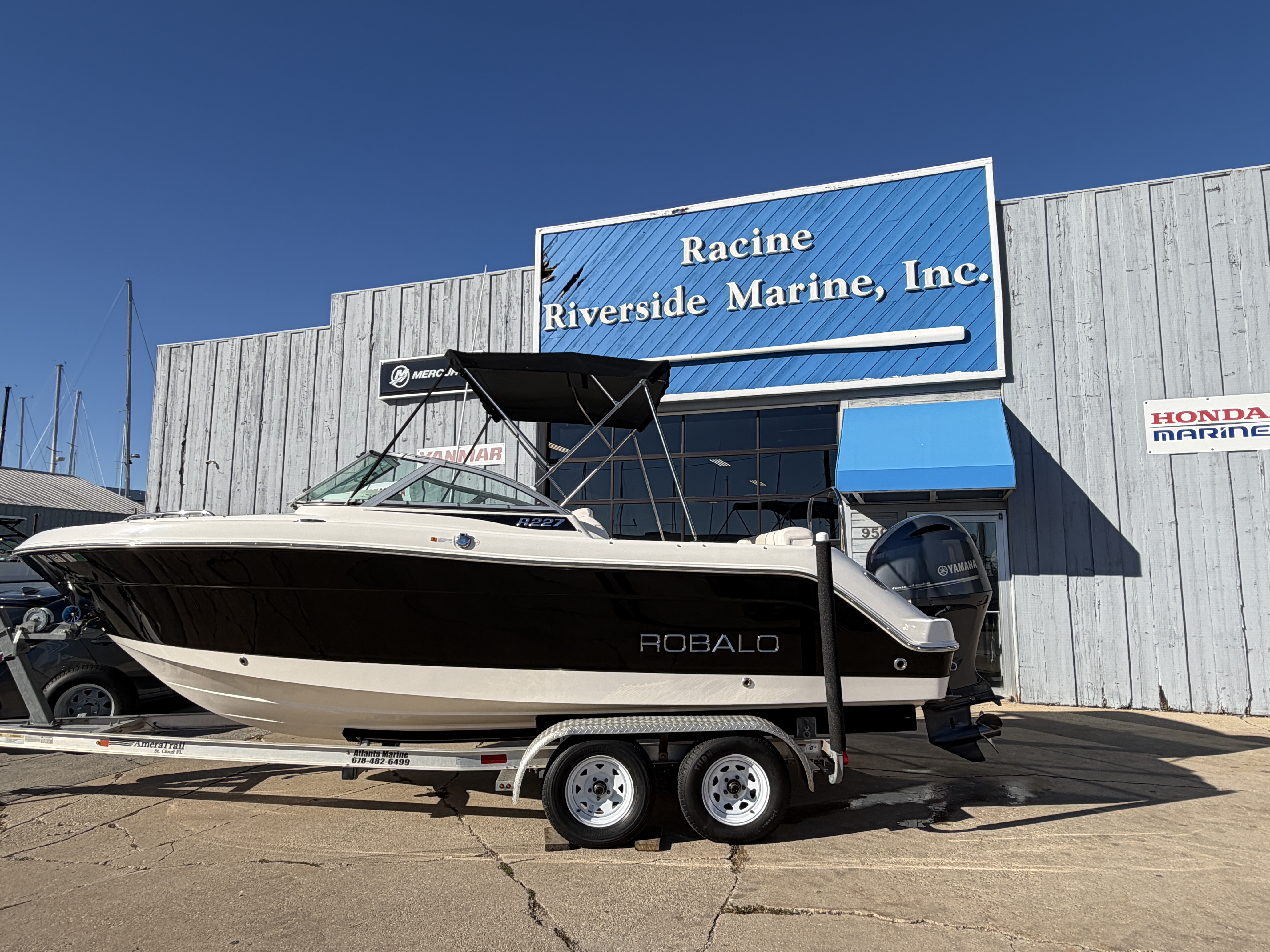 Used 2014 Robalo R227 Dual Console