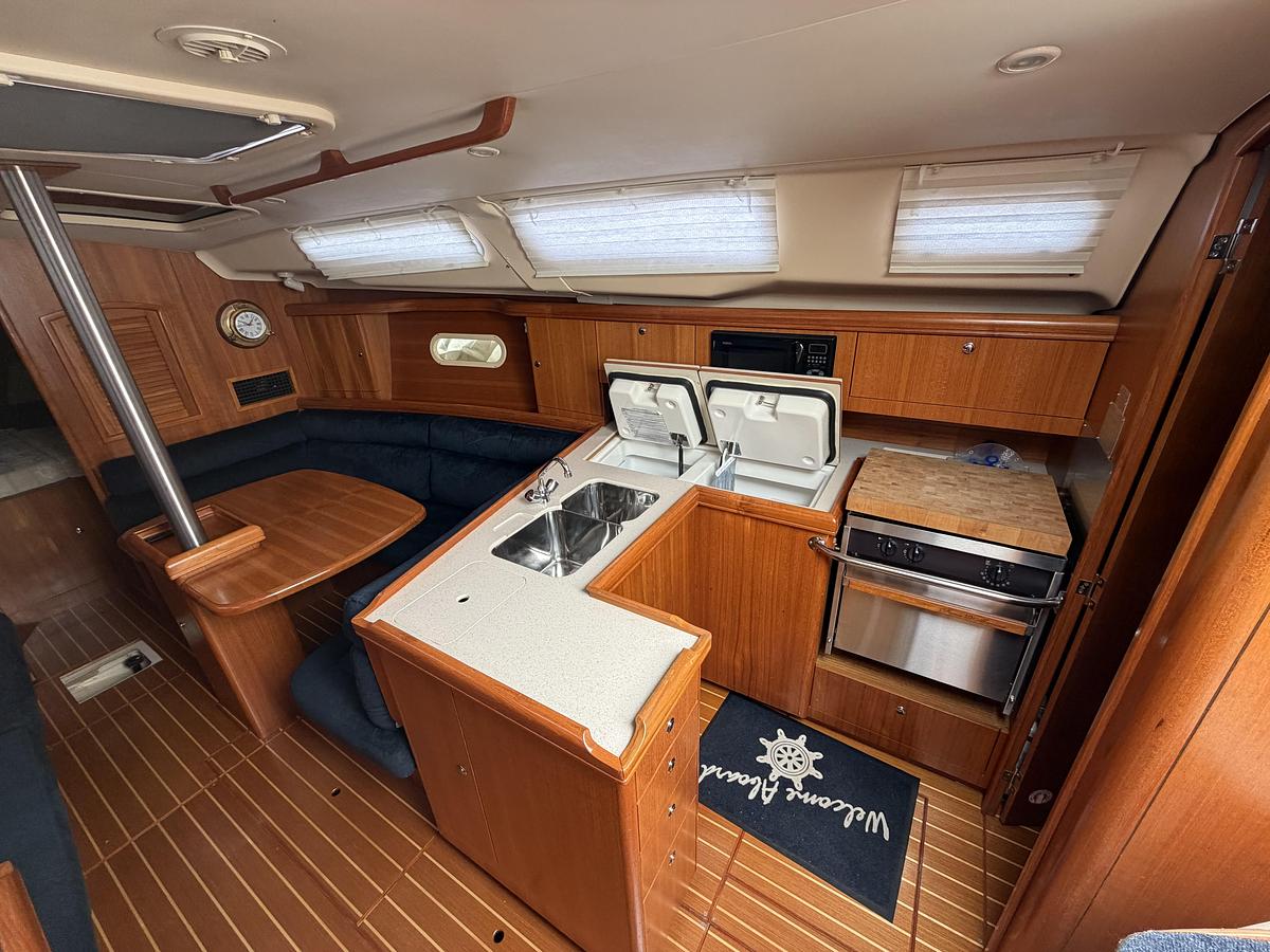 Used 2003 Hunter 356
