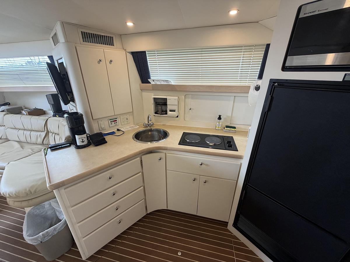 Used 1999 Carver 380 Santego
