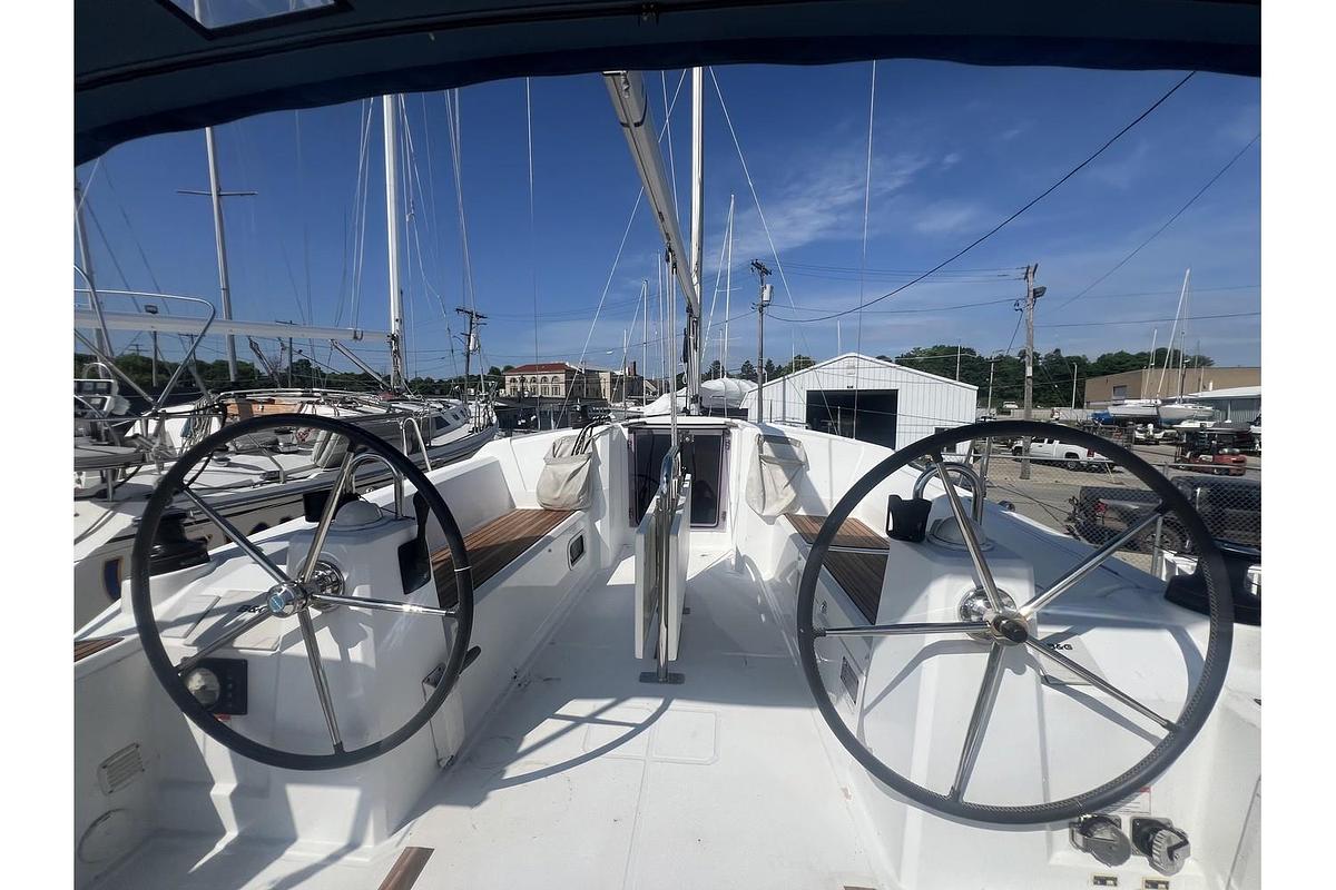 Used 2019 Beneteau Oceanis 35.1