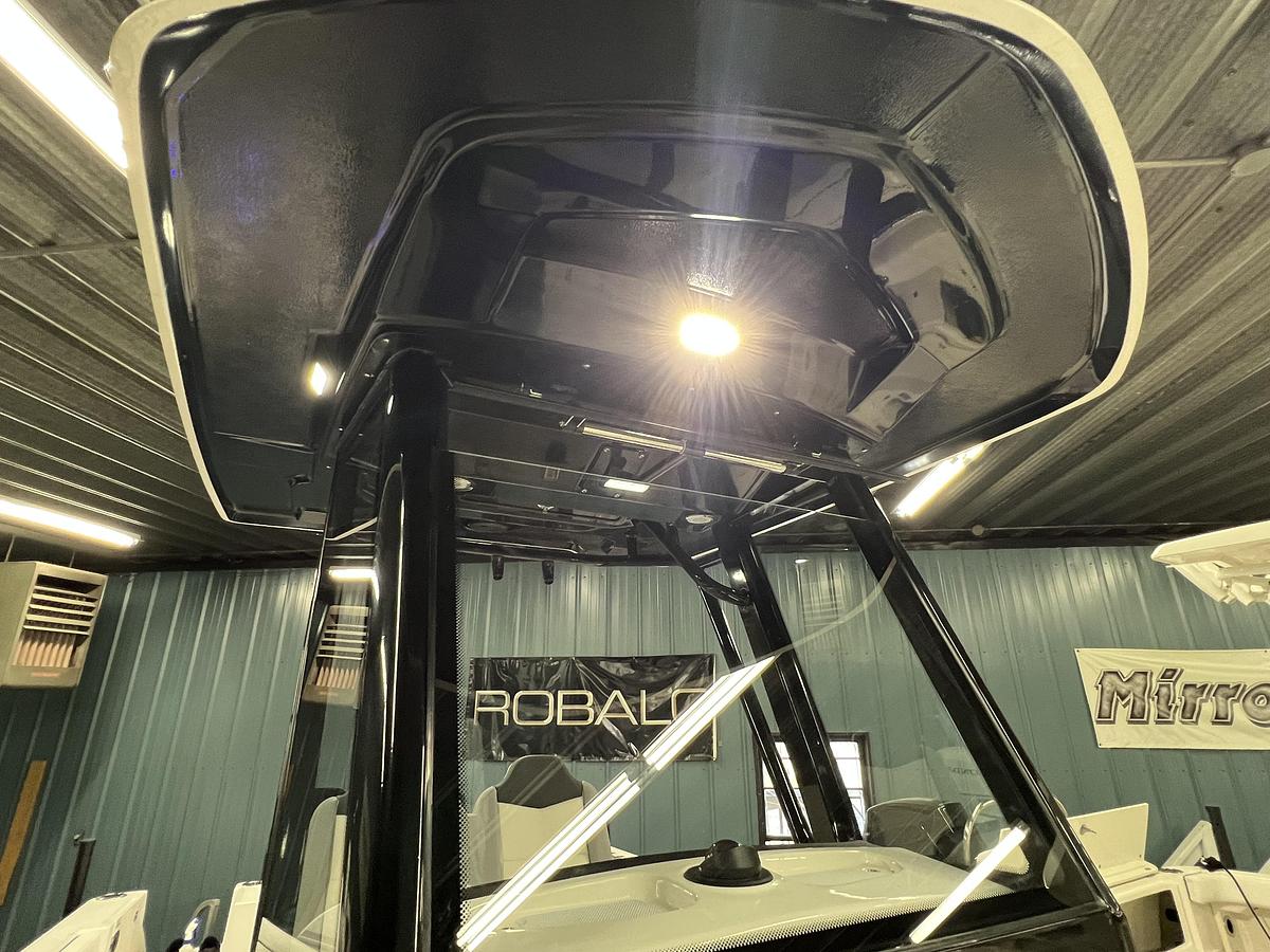 2026 Robalo Center Console R250
