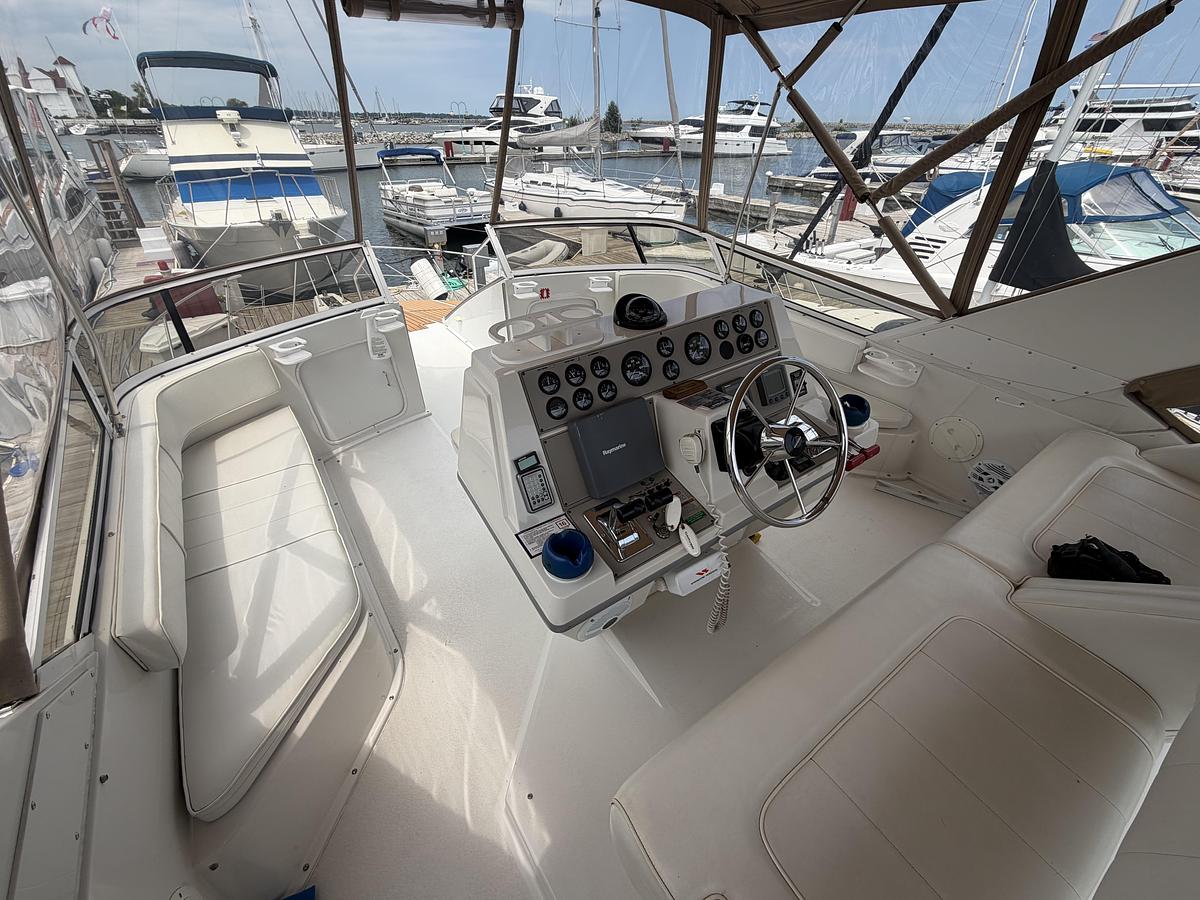 Used 1999 Carver 380 Santego