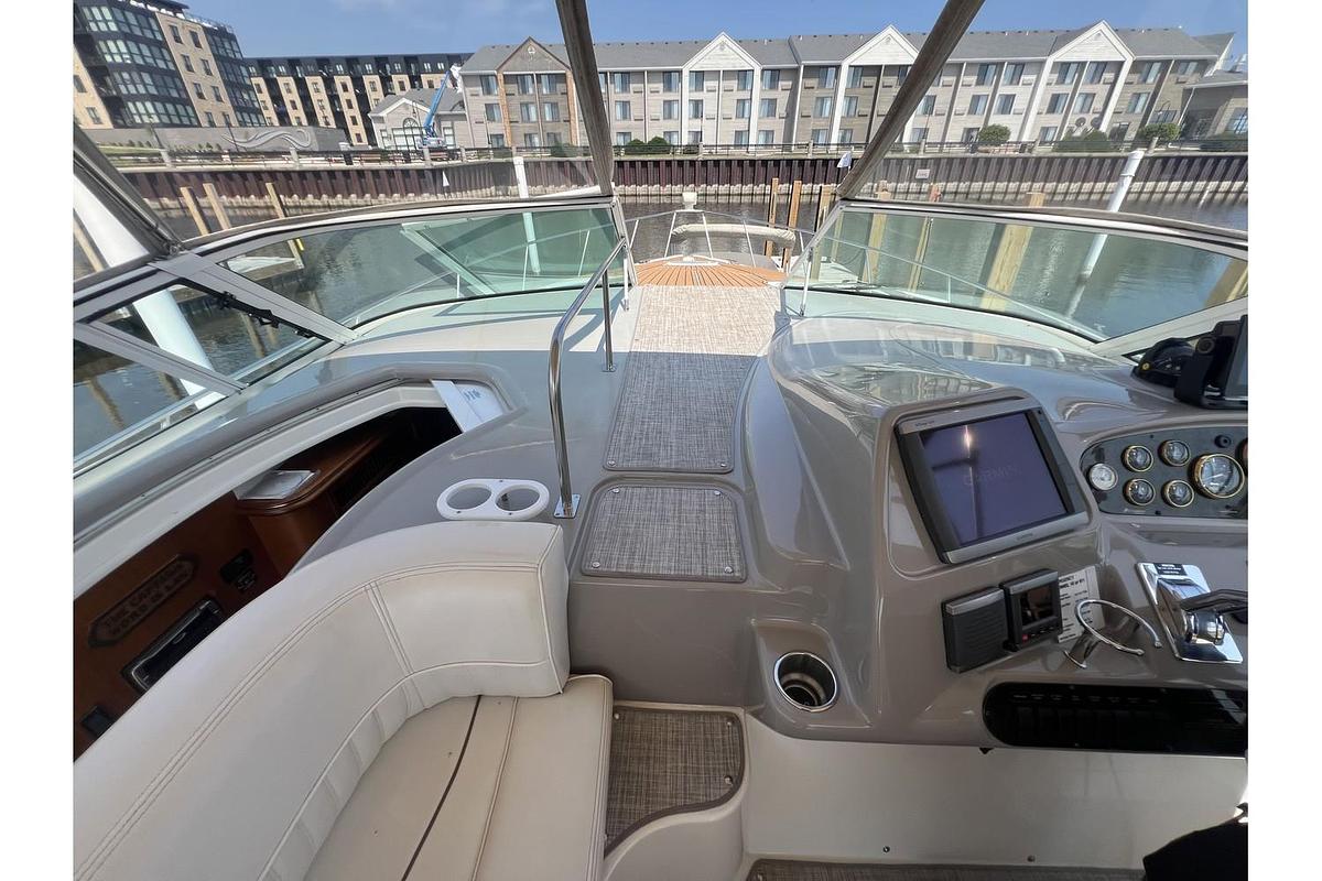 Used 2001 Cruisers Yachts 3672