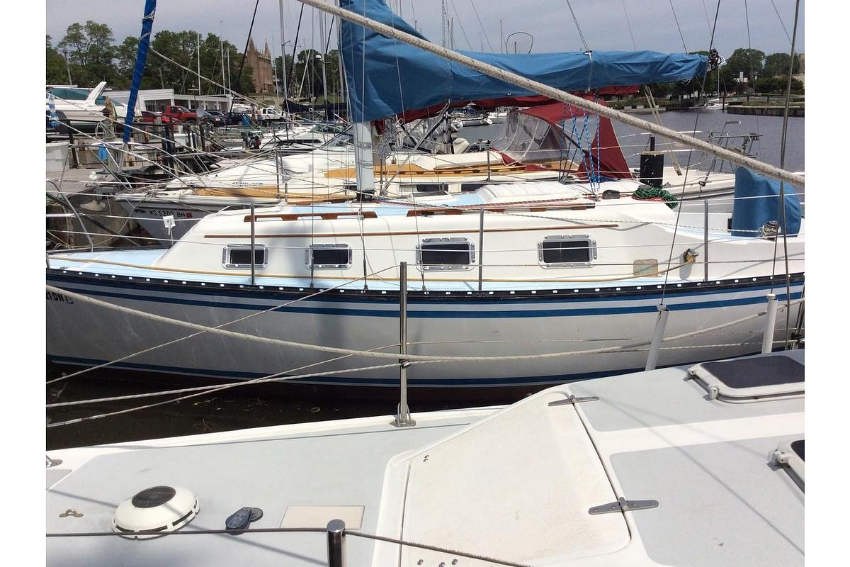 Used 1983 Marlow-Hunter 27 Cherubini