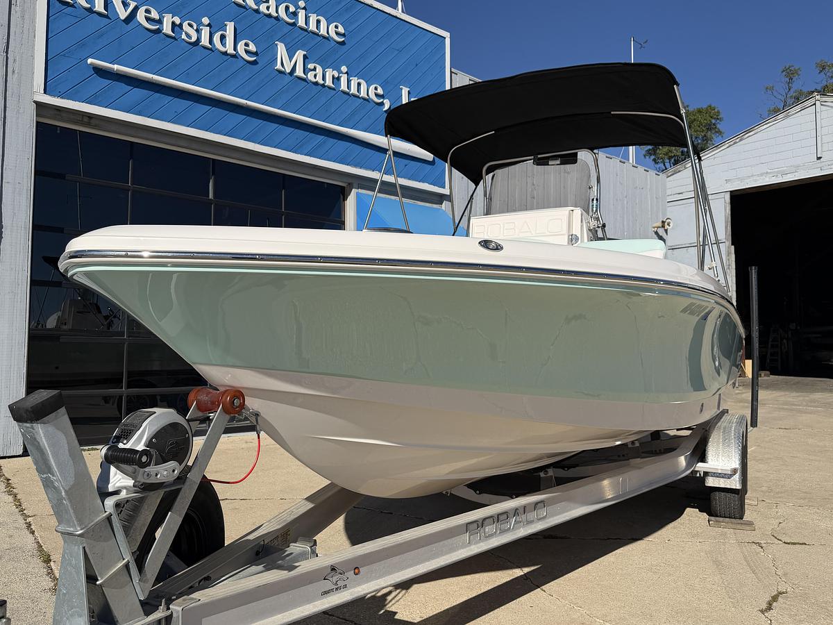 Used 2020 Robalo 226 Cayman