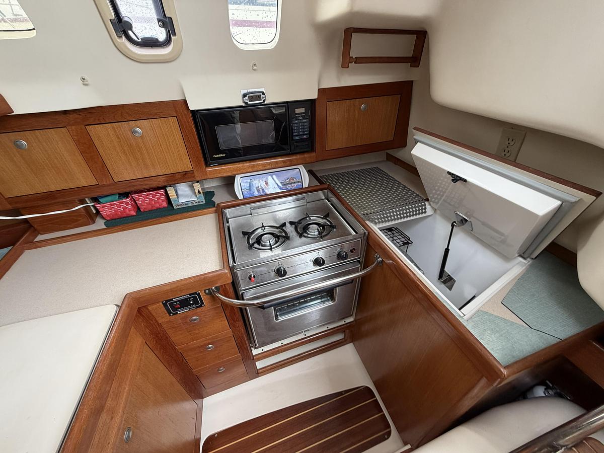 Used 1997 Hunter 310