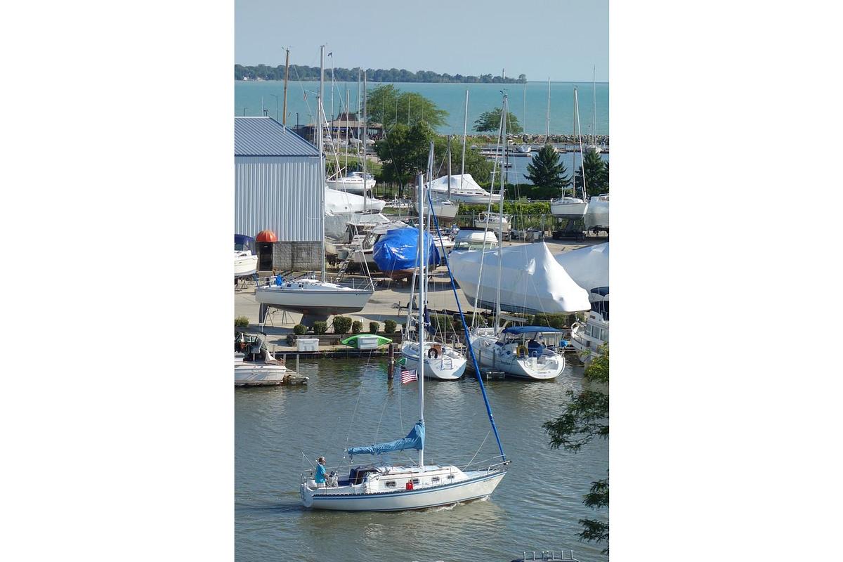 Used 1983 Marlow-Hunter 27 Cherubini