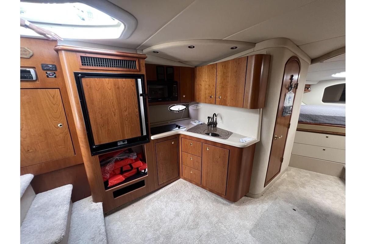 Used 2001 Cruisers Yachts 3672