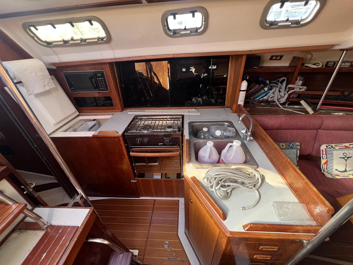 Used 1987 Hunter Legend 37