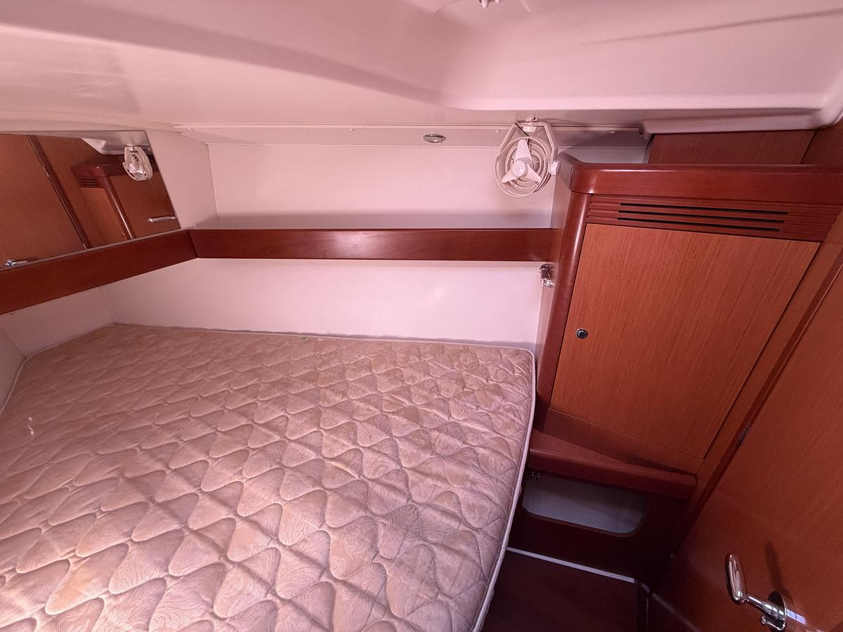 Used 2010 Beneteau Oceanis 34