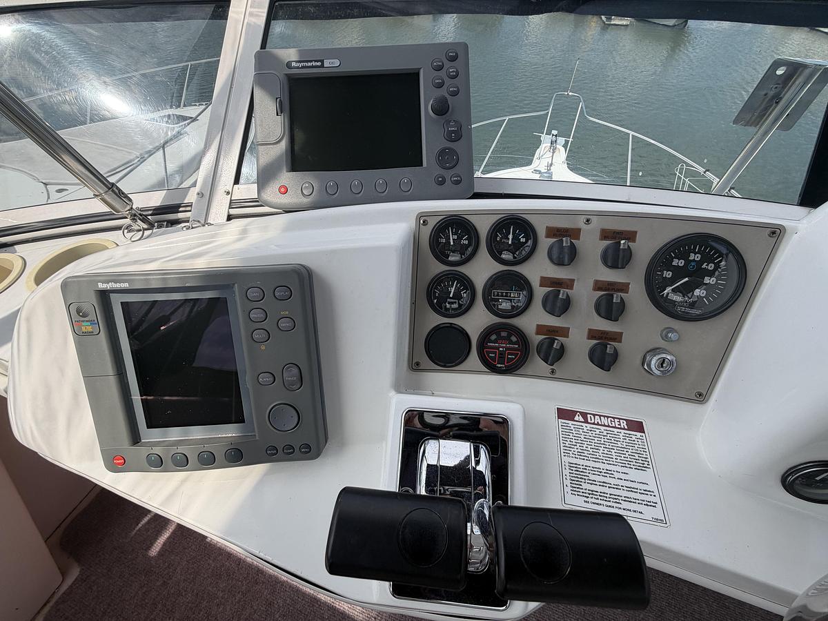 Used 2001 Carver 326 Aft Cabin Motor Yacht