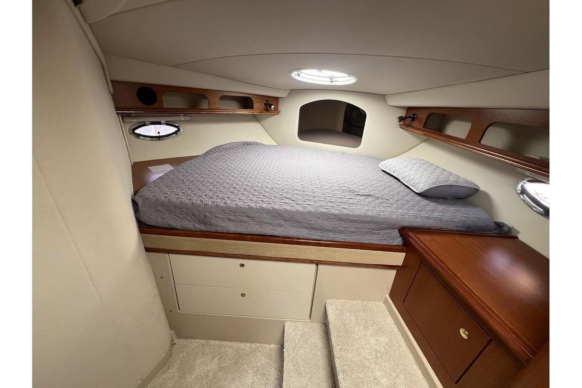 Used 2001 Cruisers Yachts 3672