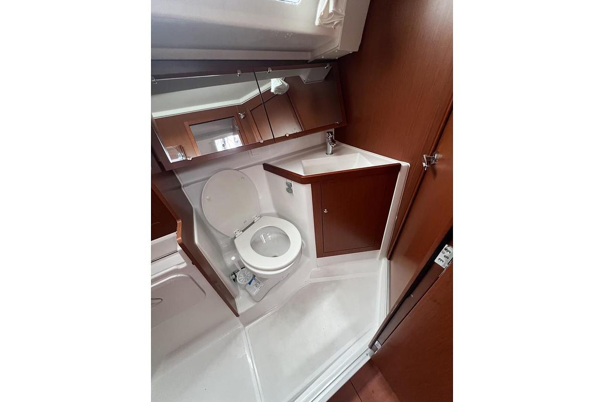 Used 2020 Beneteau Sailboats Oceanis 41.1