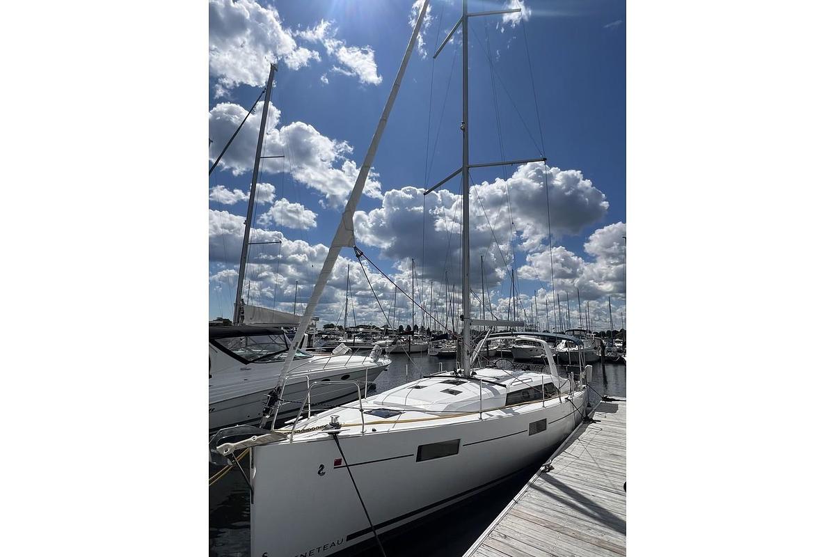 Used 2019 Beneteau Oceanis 41.1