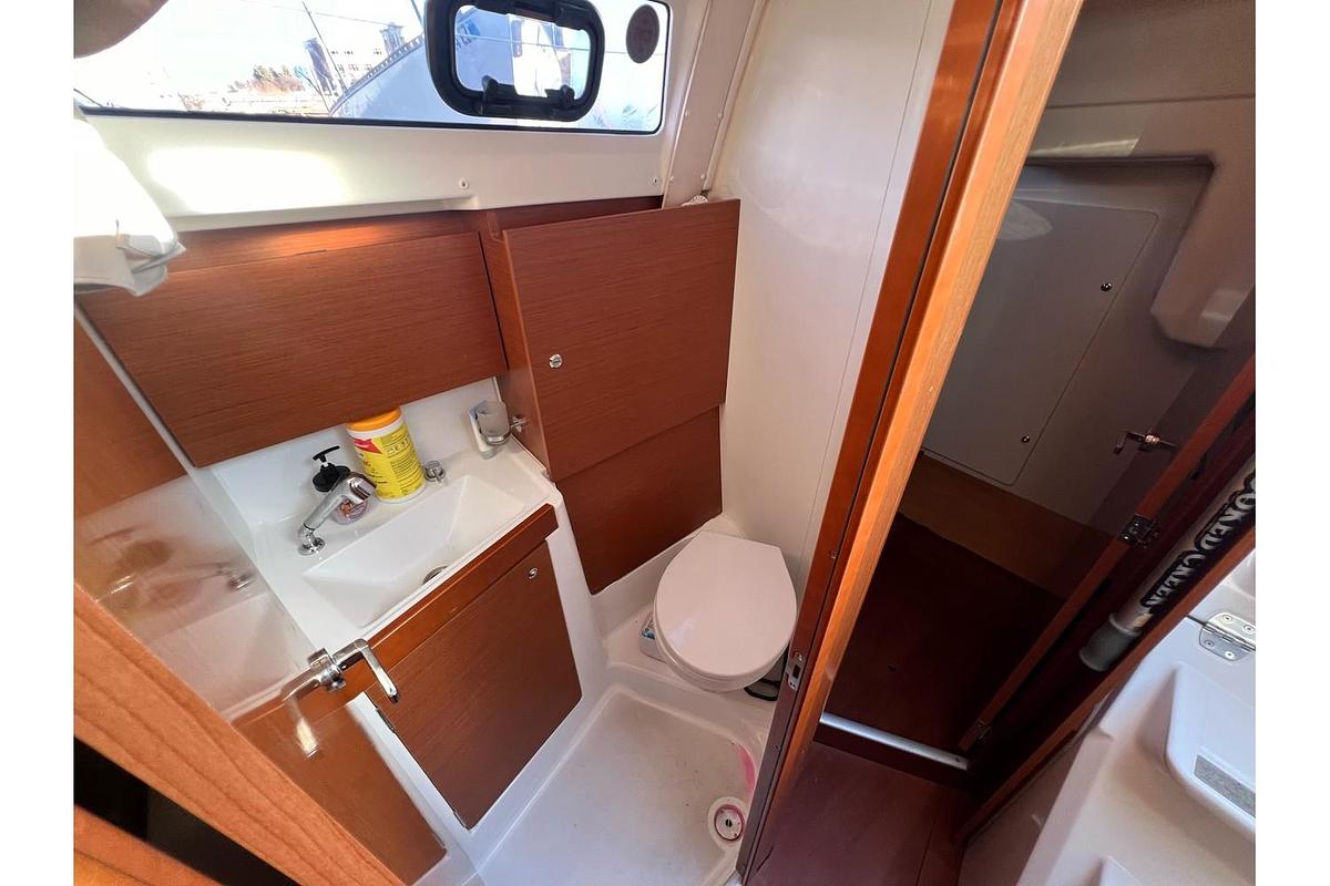 Used 2019 Beneteau Oceanis 35.1