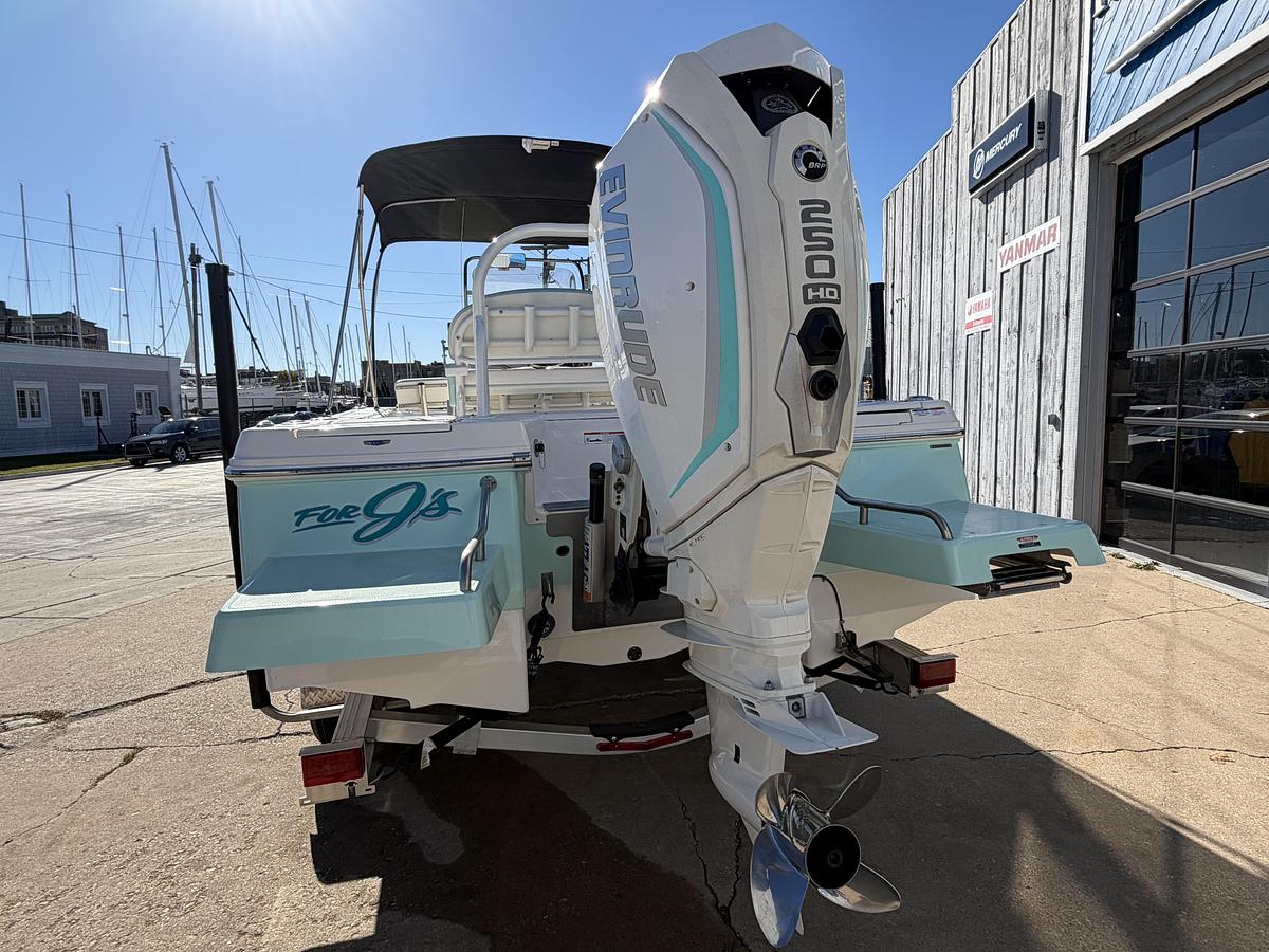 Used 2020 Robalo 226 Cayman