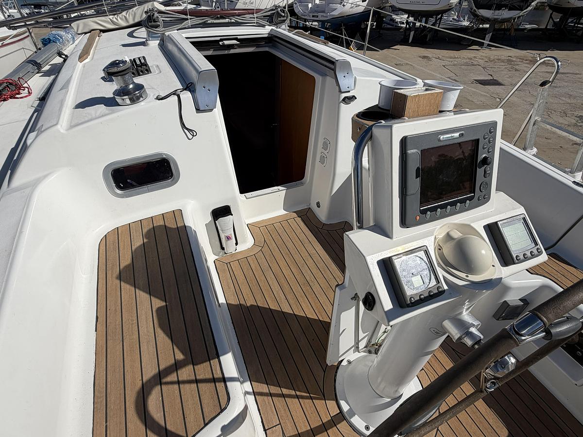 Used 2010 Beneteau Oceanis 34
