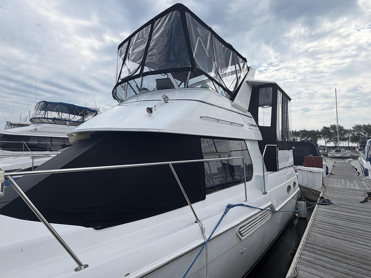 Used 2001 Carver 326 Aft Cabin Motor Yacht