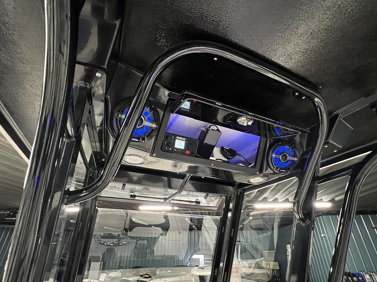 2026 Robalo Center Console R250