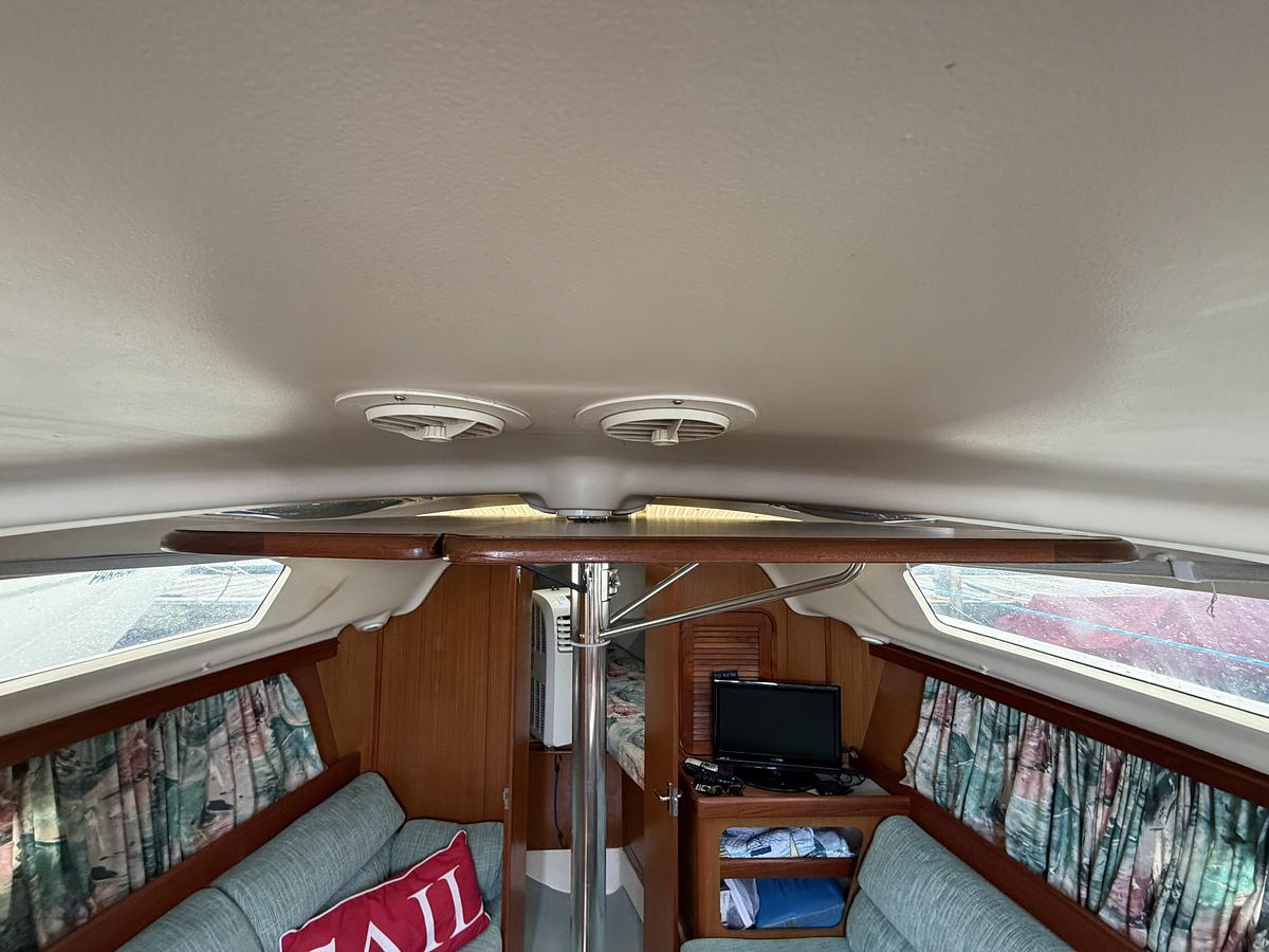 Used 1997 Hunter 310