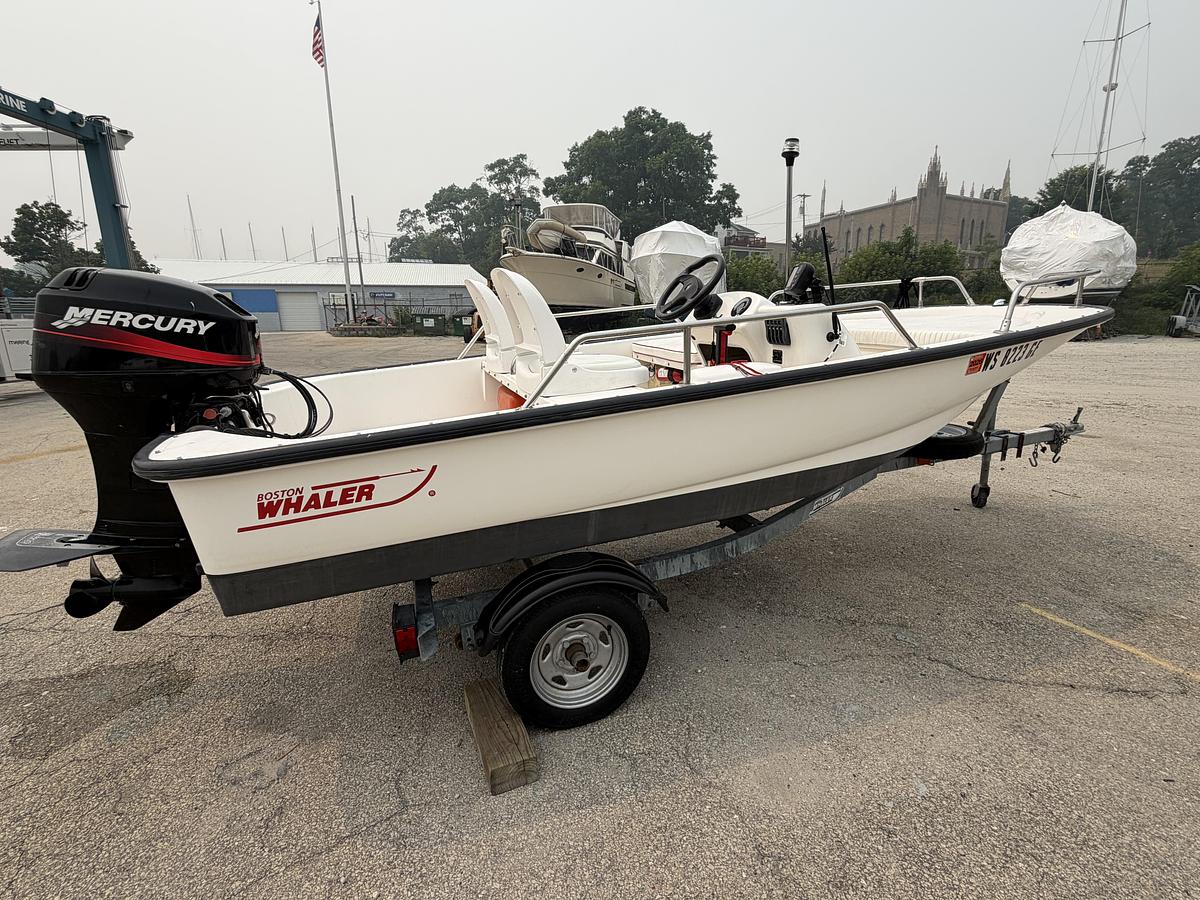 Used 2002 Boston Whaler 130 Sport