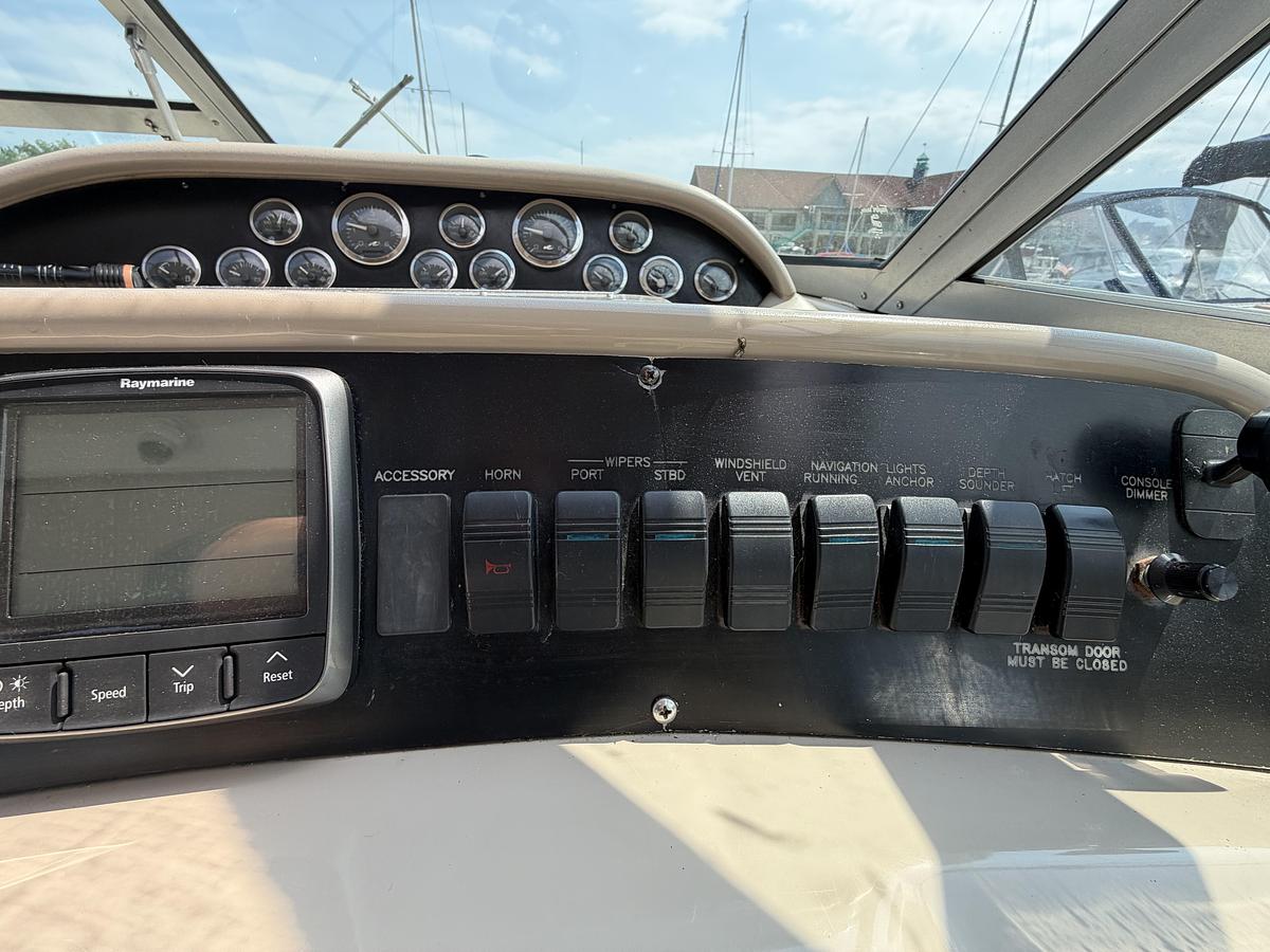 Used 1999 Sea Ray Sundancer 330