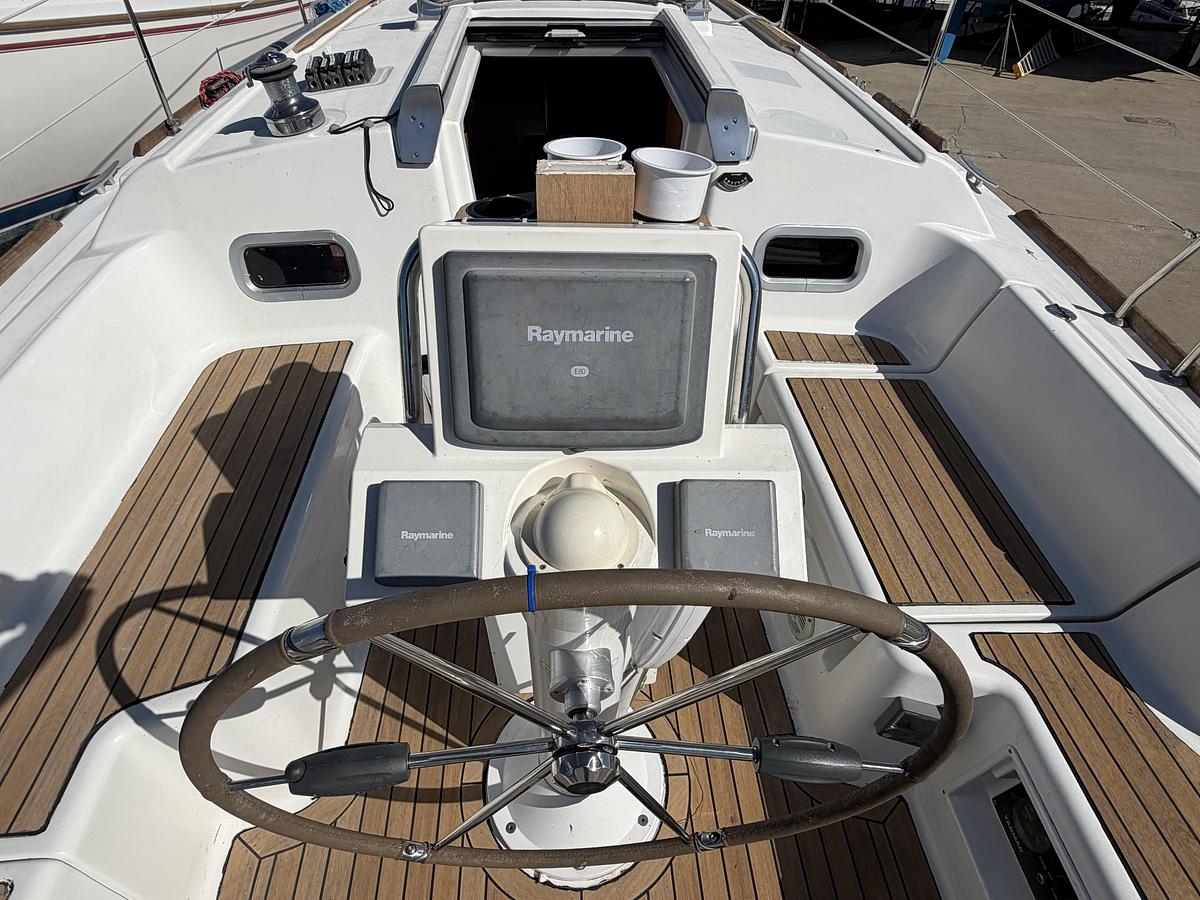 Used 2010 Beneteau Oceanis 34