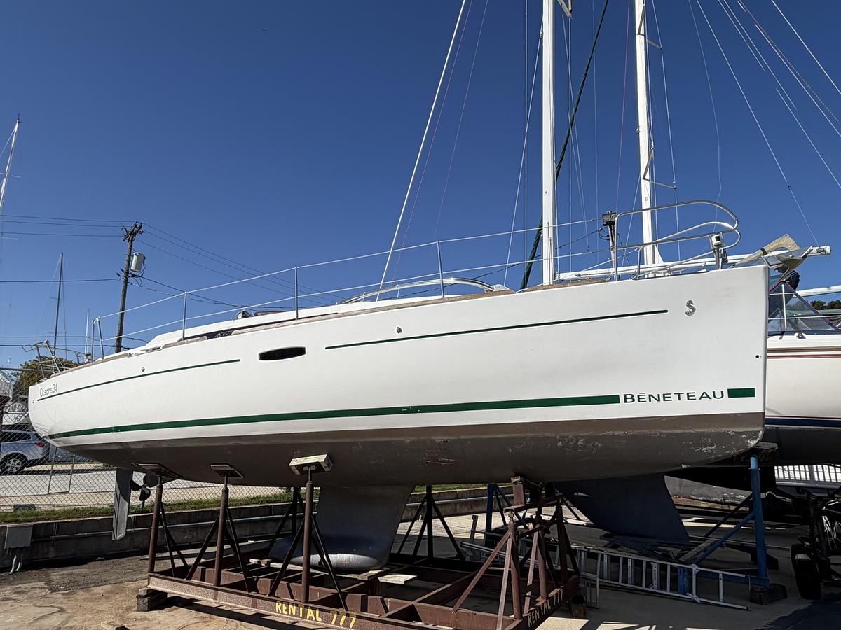 Used 2010 Beneteau Oceanis 34