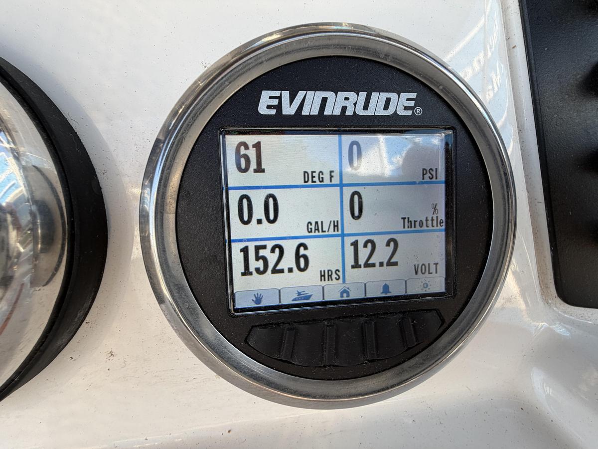 Used 2020 Robalo 226 Cayman