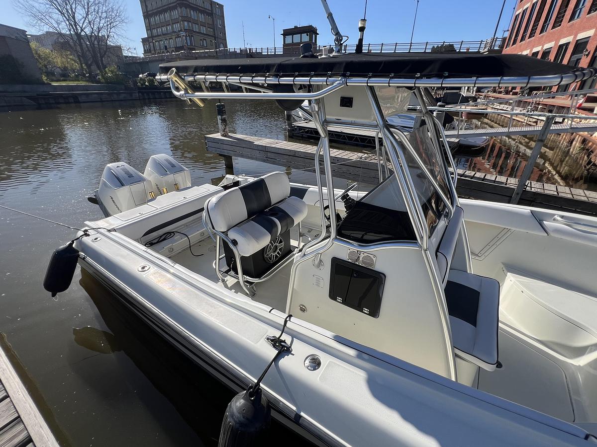 Used 2001 Hydra-Sports Vector 2600