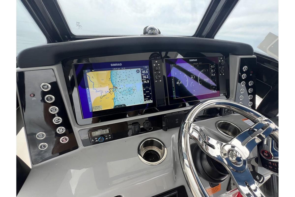 Used 2023 Robalo R-266 Deepwater Black Wide Band