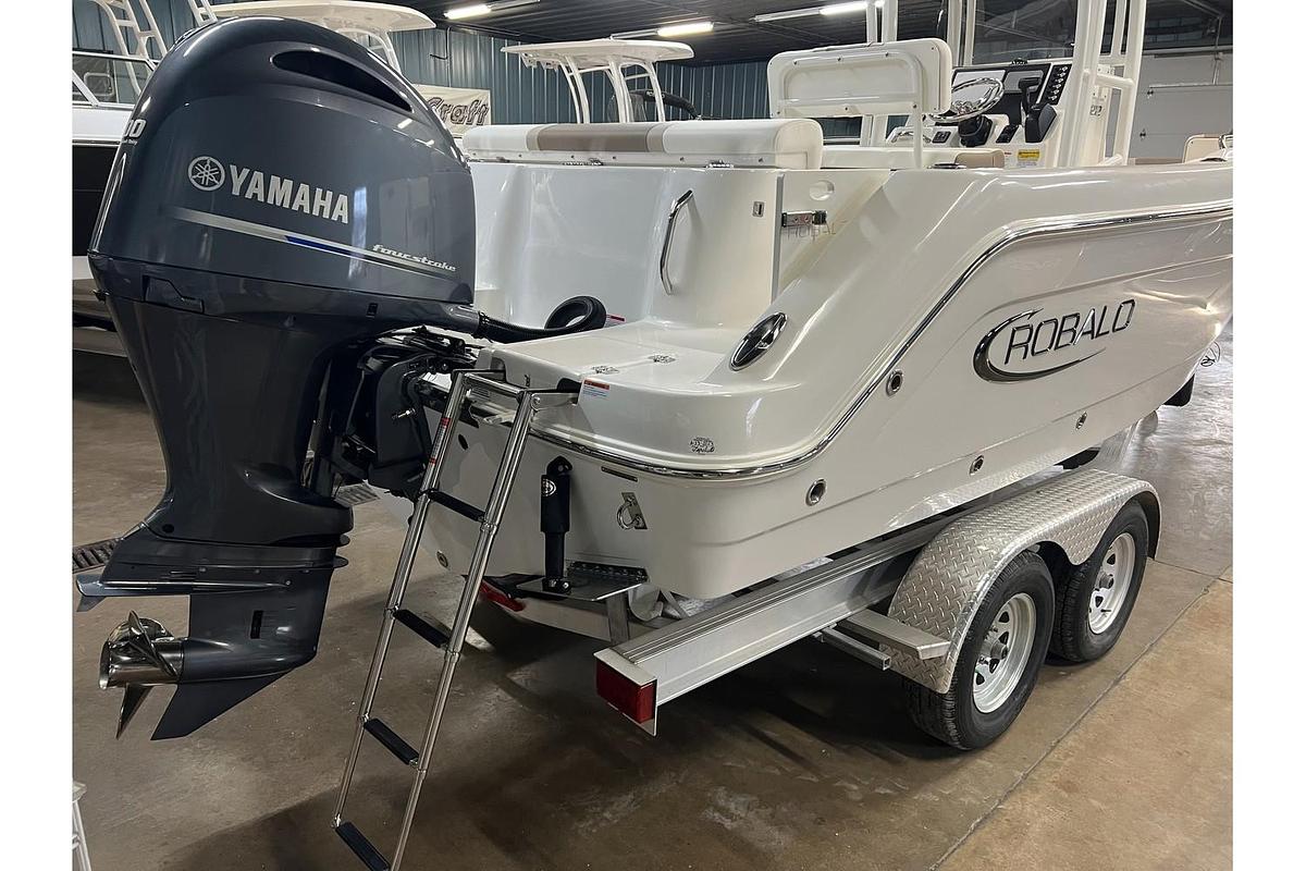 2023 Robalo R-222 White