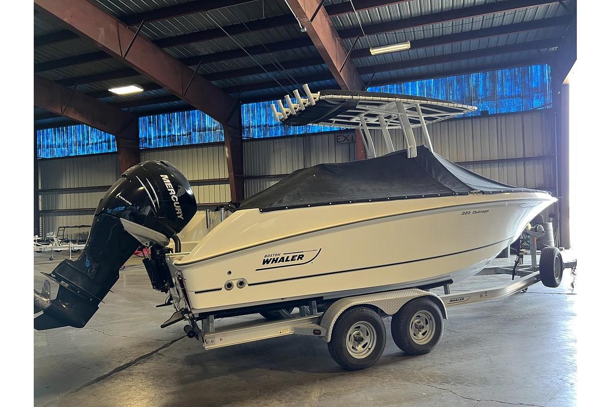 Used 2015 Boston Whaler 220 Outrage