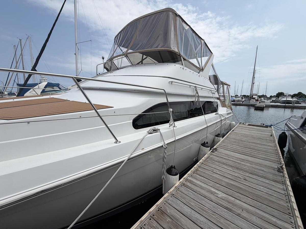 Used 1999 Carver 380 Santego