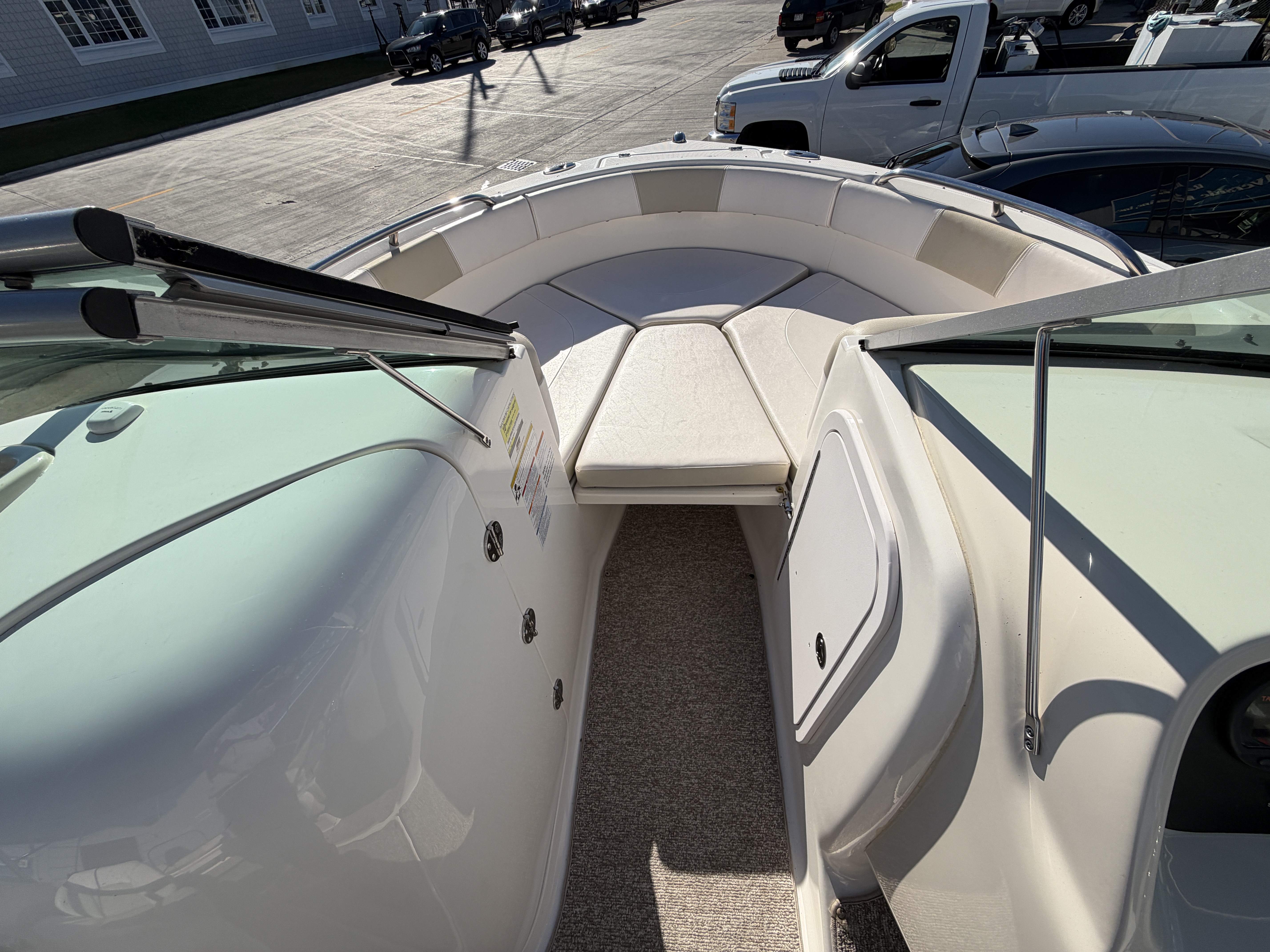 Used 2014 Robalo R227 Dual Console