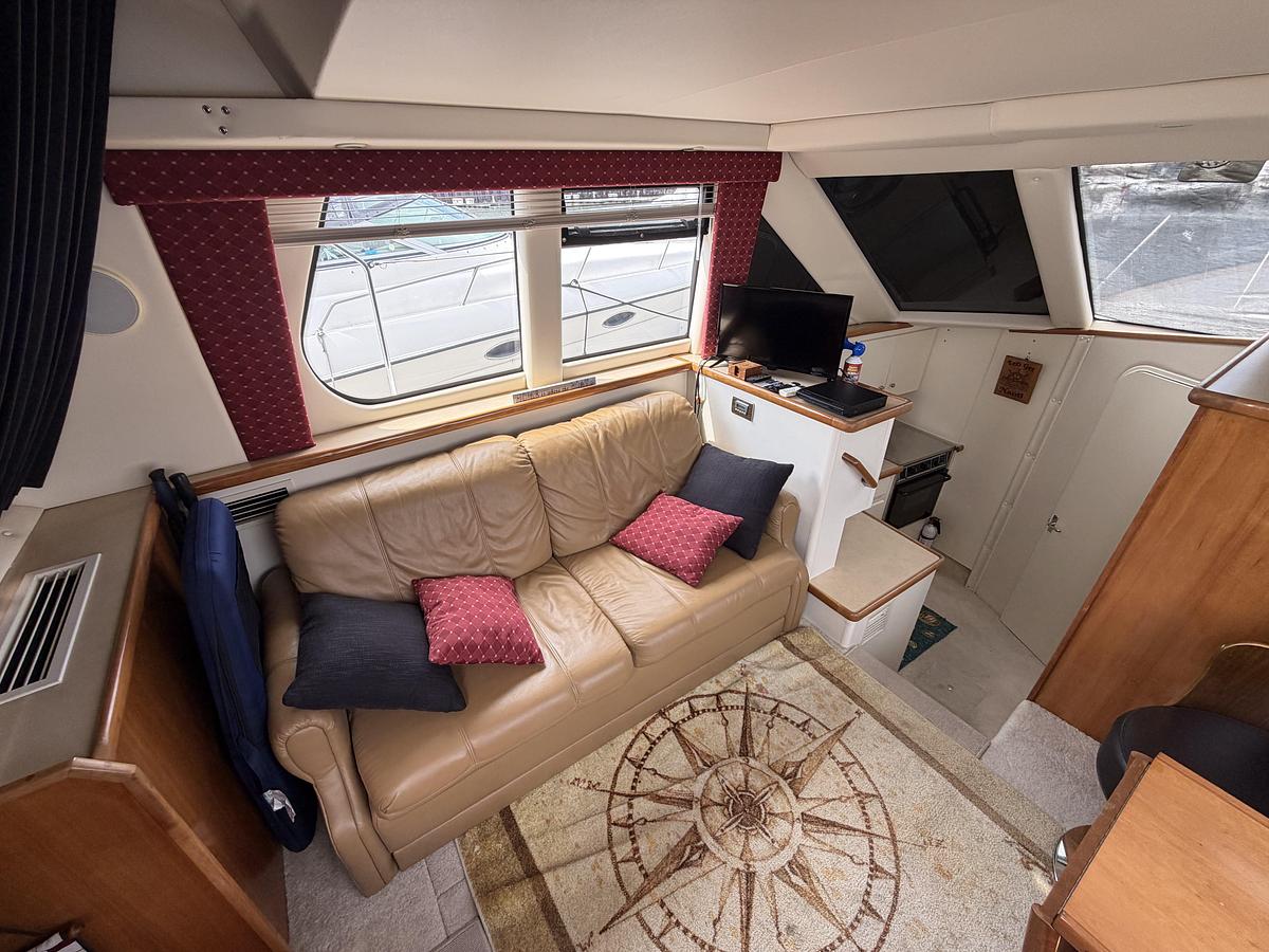 Used 2001 Carver 326 Aft Cabin Motor Yacht