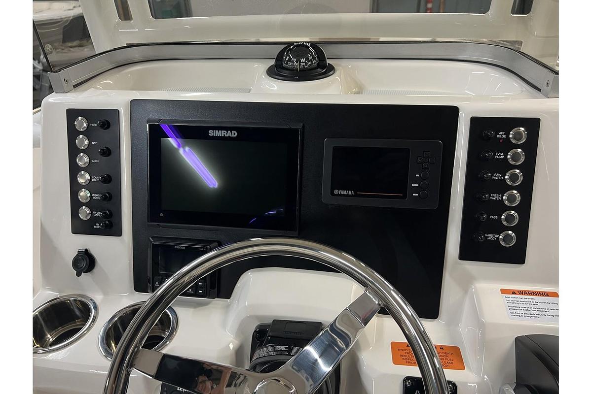 2023 Robalo R-222 White