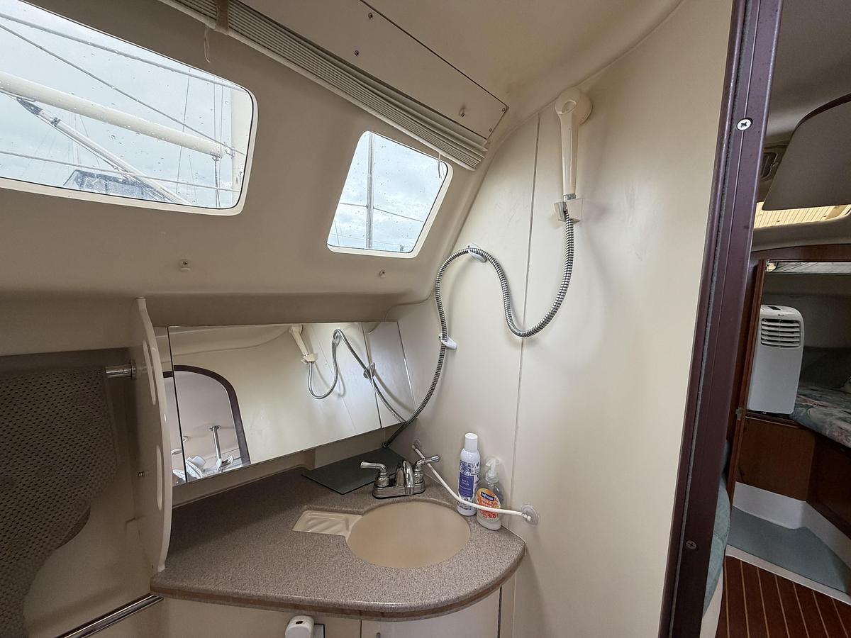 Used 1997 Hunter 310