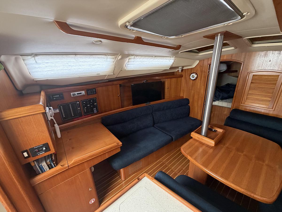 Used 2003 Hunter 356