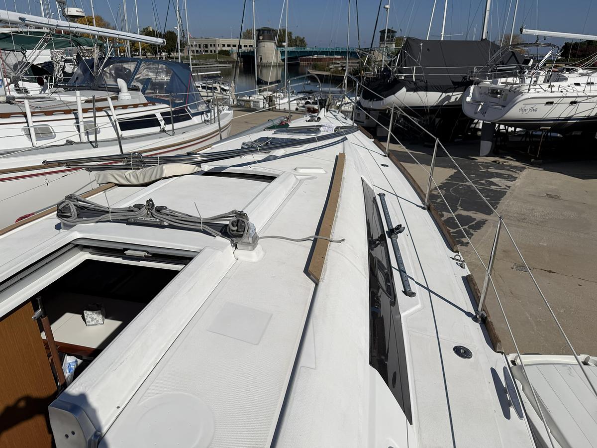 Used 2010 Beneteau Oceanis 34